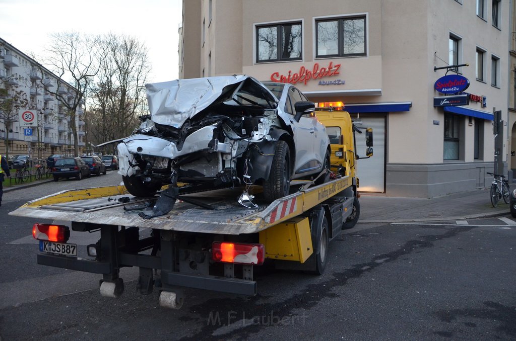 Schwerer VU LKW KVB Bus PKW Koeln Agrippinaufer Ubierring P278.JPG